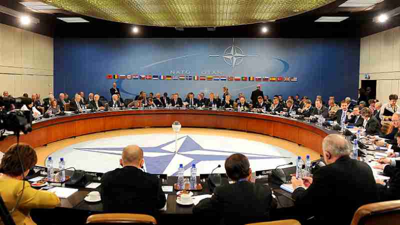NATO Ministers of Defense and of Foreign Affairs meet at NATO headquarters in Brussels 2010, tags: nato-ministertreffen brüssel: abwehr - CC BY-SA